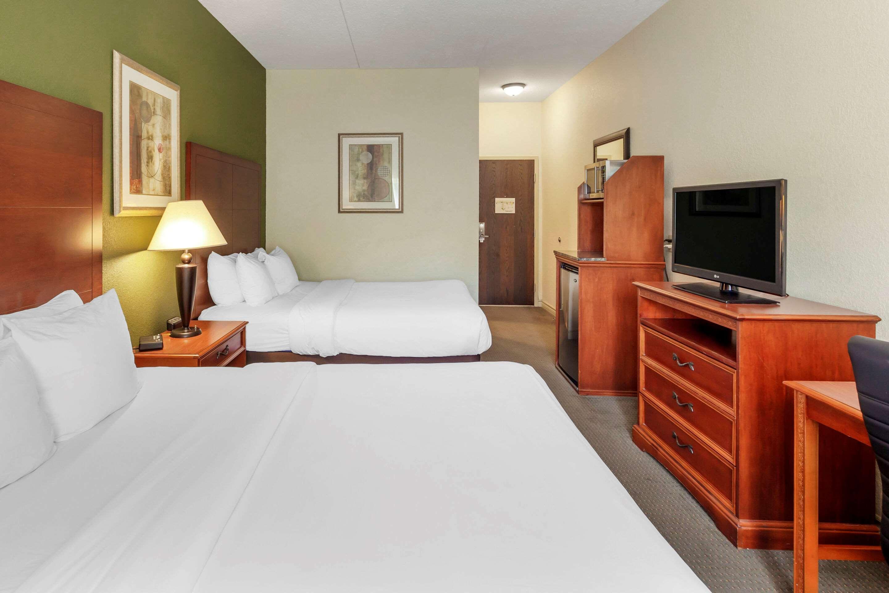 Comfort Inn & Suites Thousand Islands Harbour District Gananoque Exterior foto